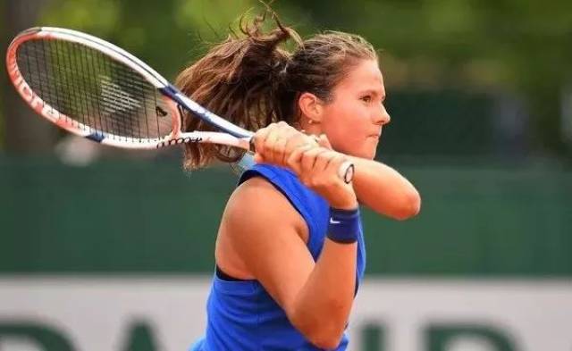 深绿或红 深绿或红